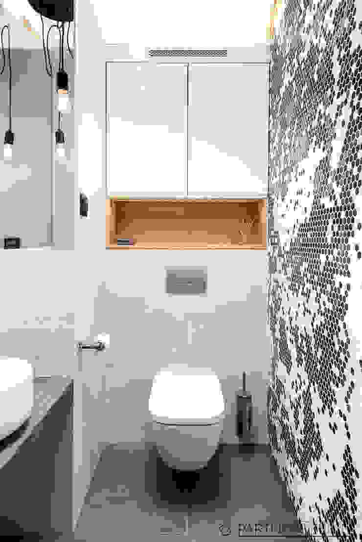 Casas de banho modernas por Q2Design Moderno