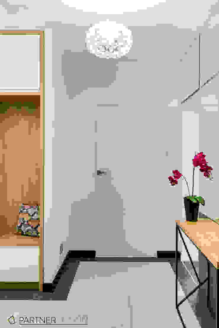 Corredores, halls e escadas modernos por Q2Design Moderno