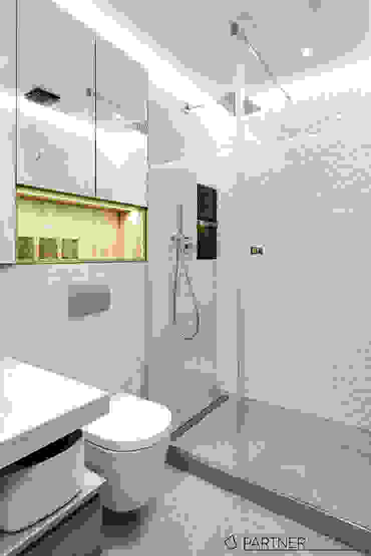 Casas de banho modernas por Q2Design Moderno