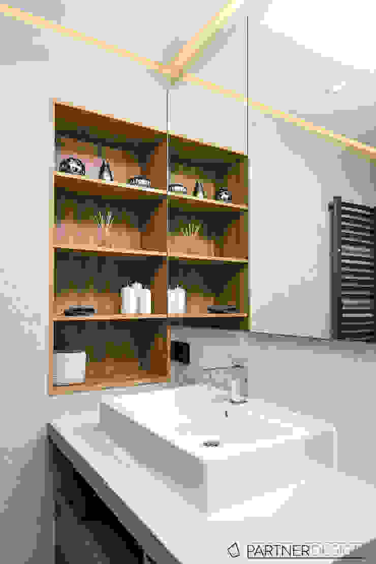 Casas de banho modernas por Q2Design Moderno