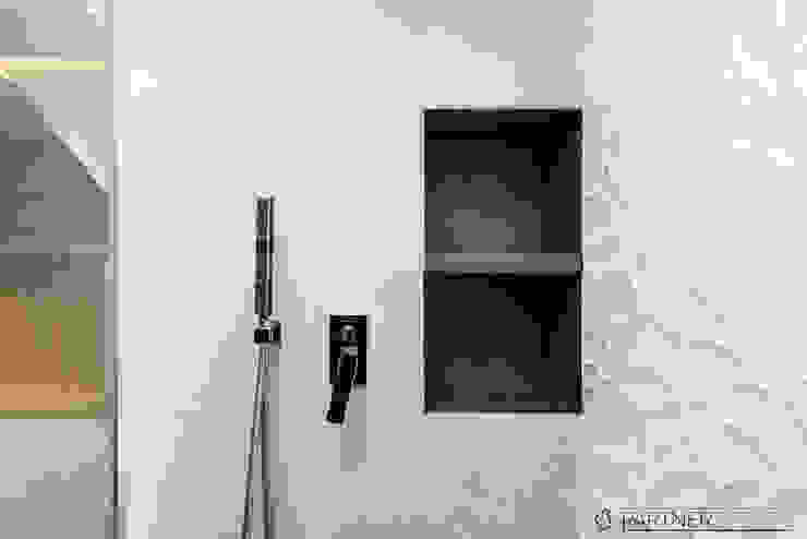 Casas de banho modernas por Q2Design Moderno