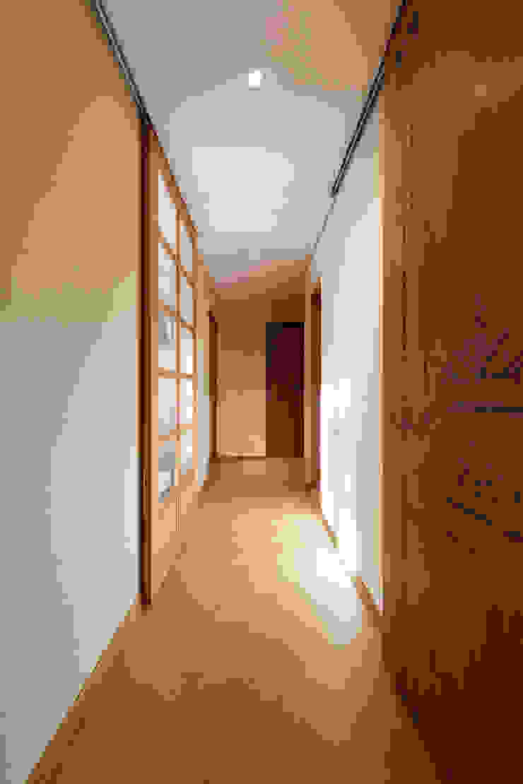 tuneplanning Modern Corridor, Hallway and Staircase