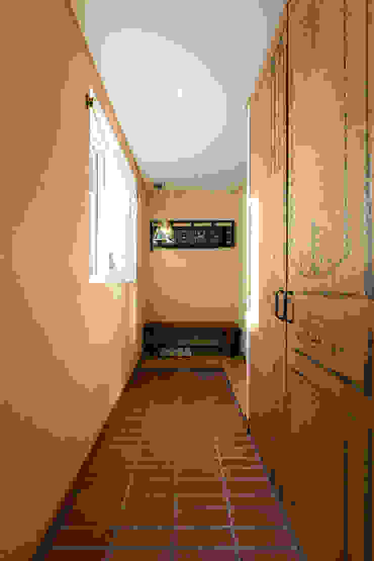 tuneplanning Modern Corridor, Hallway and Staircase