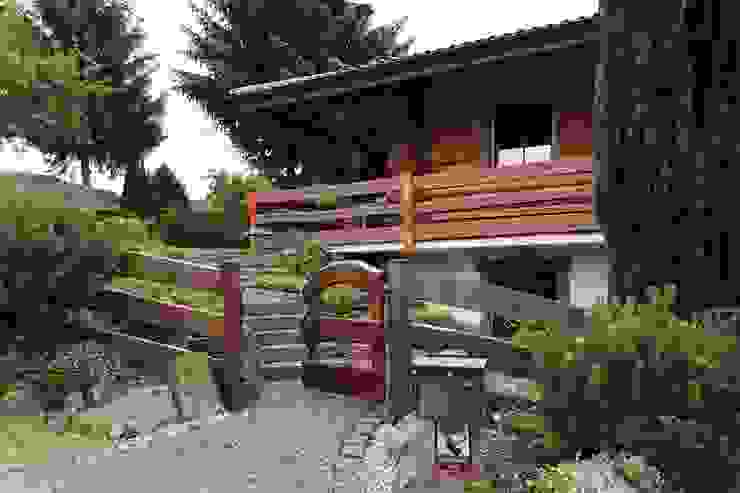 Haus Racoon Hill, das holzhaus Oliver Schattat GmbH das holzhaus Oliver Schattat GmbH Rustikale Häuser
