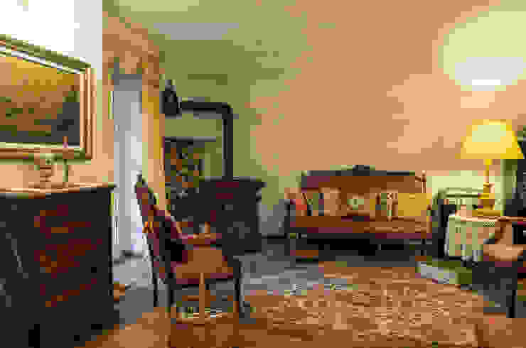 Baita L'Antica s.a.s. Moderne Wohnzimmer