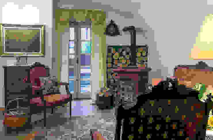 Baita L'Antica s.a.s. Moderne Wohnzimmer
