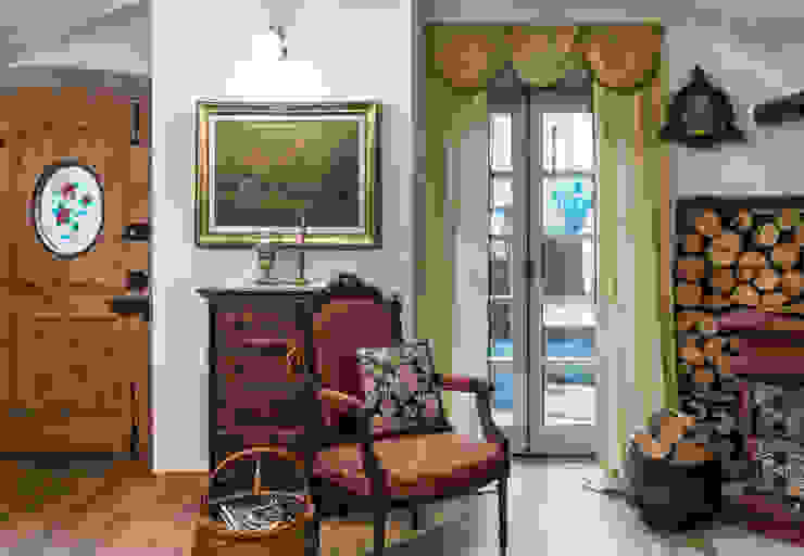Baita L'Antica s.a.s. Moderne Wohnzimmer