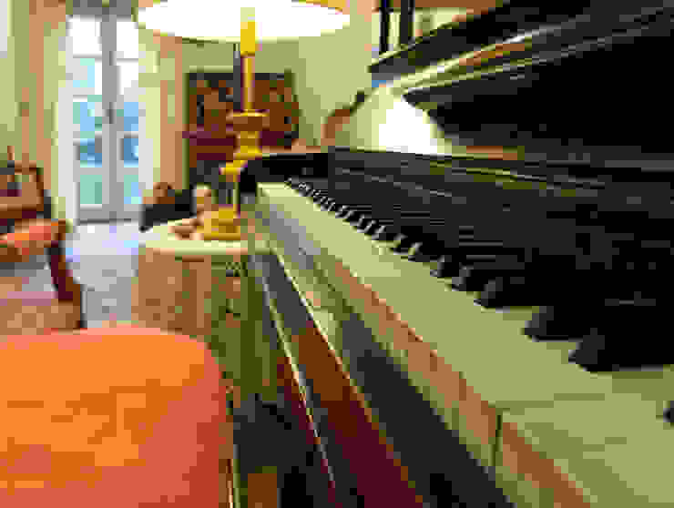 Baita L'Antica s.a.s. Moderne Wohnzimmer