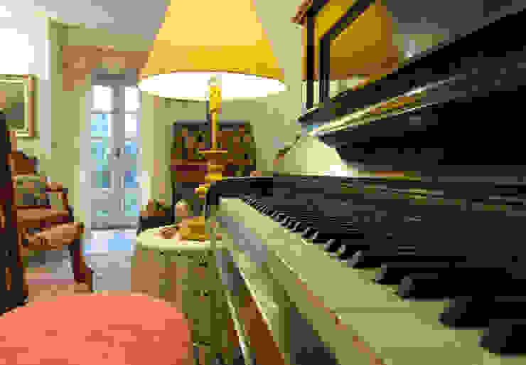 Baita L'Antica s.a.s. Moderne Wohnzimmer