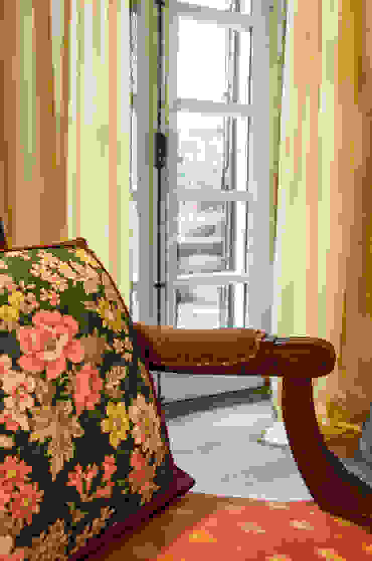 Baita L'Antica s.a.s. Moderne Wohnzimmer