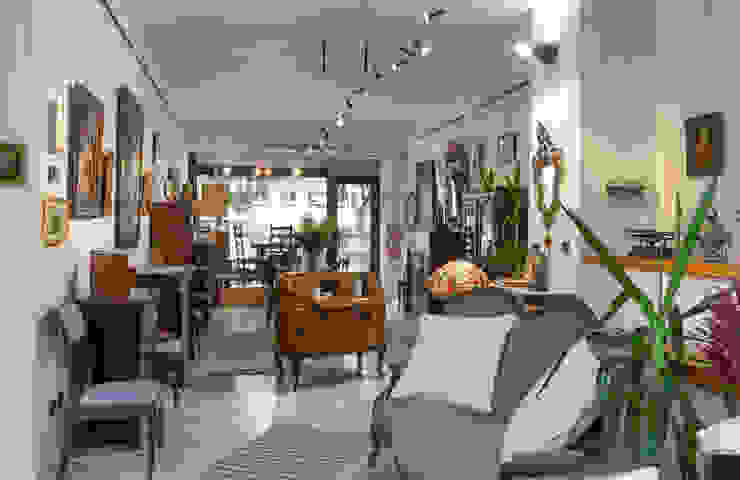 Baita L'Antica s.a.s. Moderne Wohnzimmer