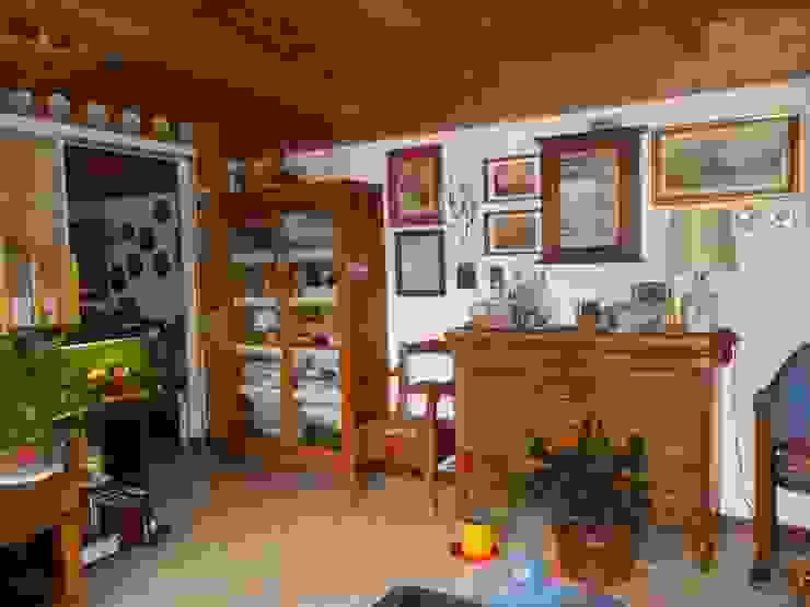 Baita L'Antica s.a.s. Moderne Wohnzimmer