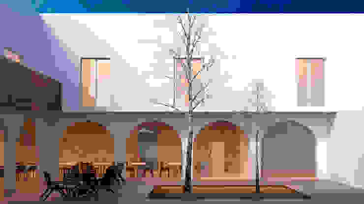 من FILIPE SARAIVA - ARQUITECTOS, LDA كلاسيكي