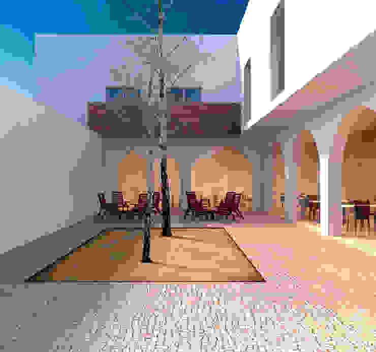 من FILIPE SARAIVA - ARQUITECTOS, LDA كلاسيكي