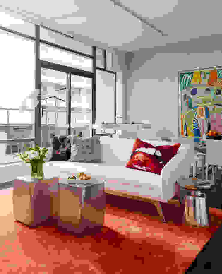 Living Room Douglas Design Studio Modern living room Red Accessories & decoration
