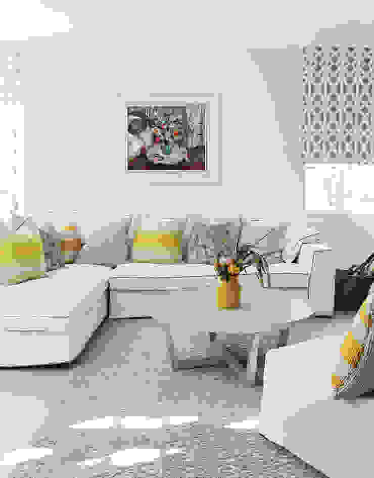 Guest Suite Natalie Bulwer Interiors Eclectic style living room Yellow