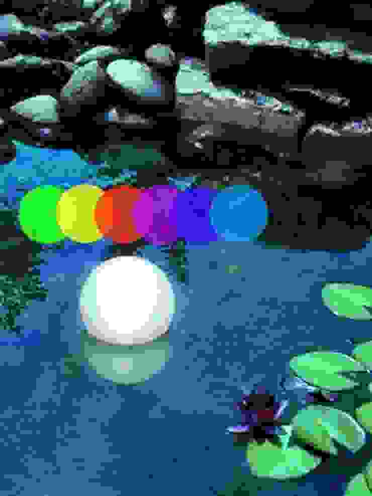 Nachtliche Licht Gestaltung Mit Solar Leuchtkugeln Im Gartenbeet Und Teich Von Solarlichtladen De Homify