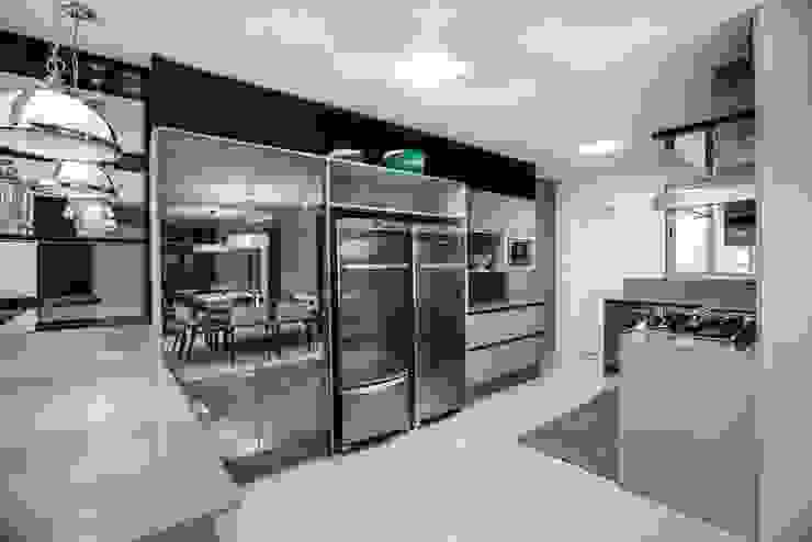 Flávia Kloss Arquitetura de Interiores Cocinas modernas Tablero DM Gris