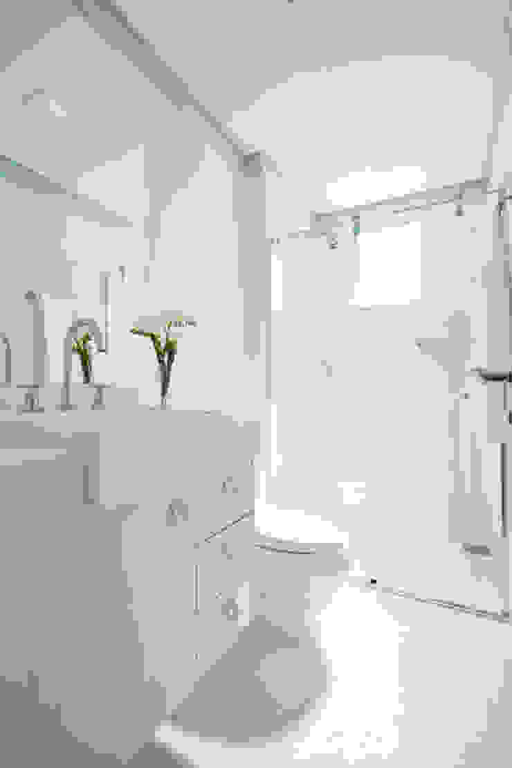 Flávia Kloss Arquitetura de Interiores Baños clásicos Cuarzo Blanco