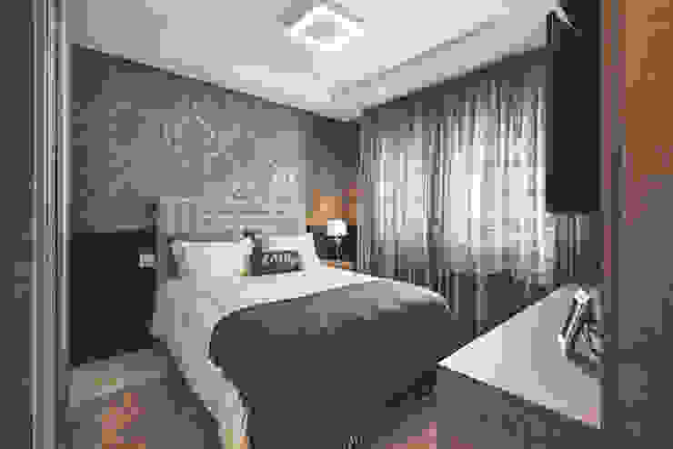 Flávia Kloss Arquitetura de Interiores Dormitorios clásicos Tablero DM Beige