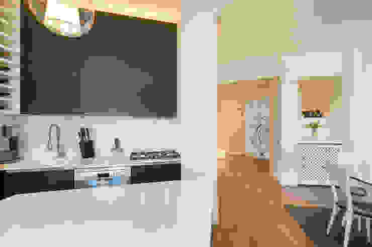 Fabio Carria CocinaArmarios y estanterías Madera maciza Marrón