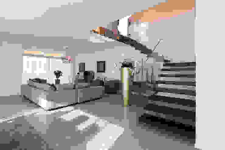 AGA Studio Salones de estilo moderno