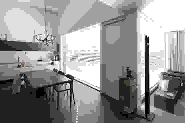 Energiepositieve woning, Joris Verhoeven Architectuur Joris Verhoeven Architectuur Minimalistische Küchen