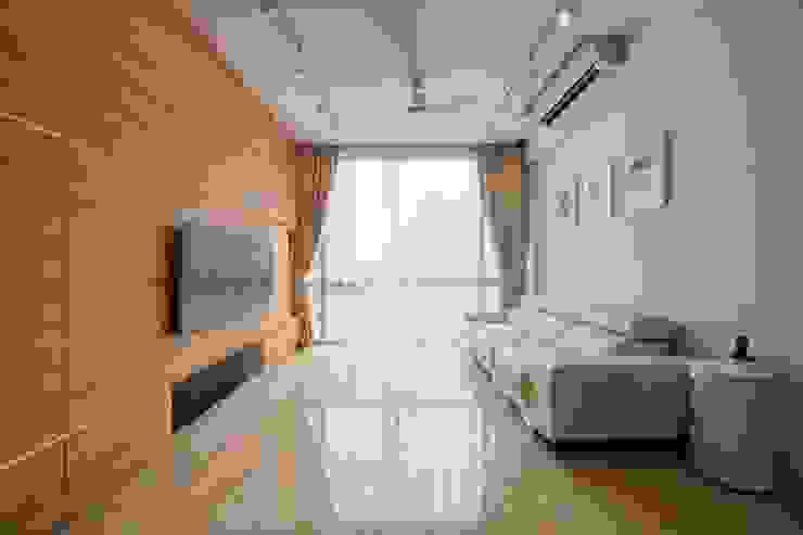 Salas multimédia minimalistas por Posh Home Interior Design Minimalista