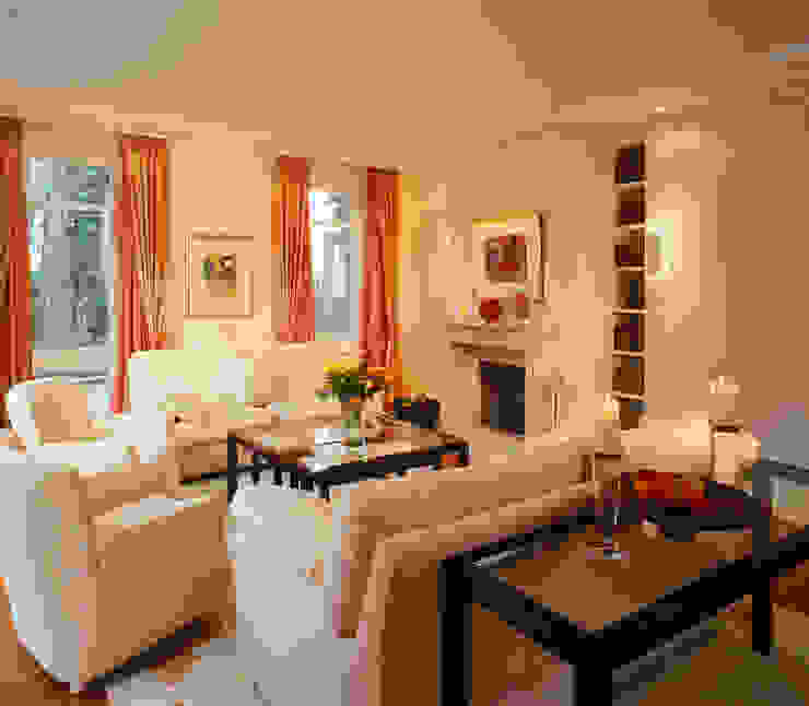 Verschiedene Kundenprojekte, Hunke & Bullmann Hunke & Bullmann Klassische Wohnzimmer Bernstein/Gold Sofa,Sessel,Konsole,Tisch,Kamin,Parkett,Teppich,Gardinen