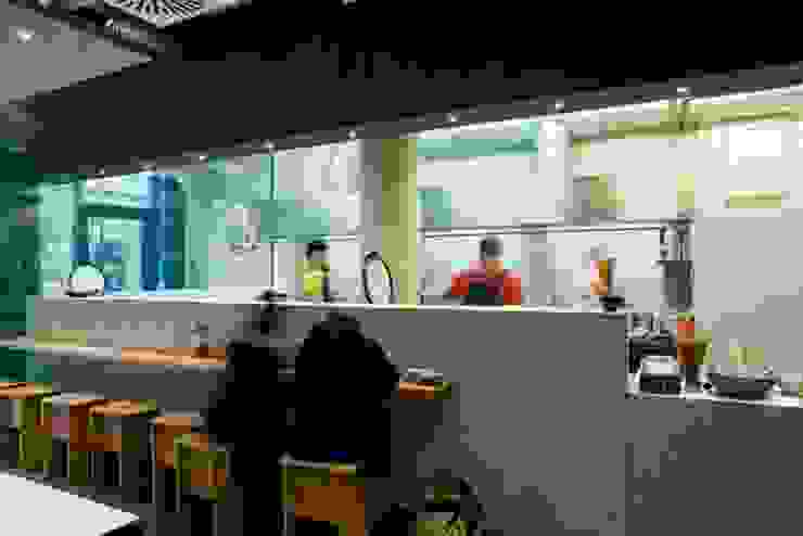 Jackie Su Restaurant by RAUMINRAUM Asiatische Gastronomie von rauminraum Asiatisch