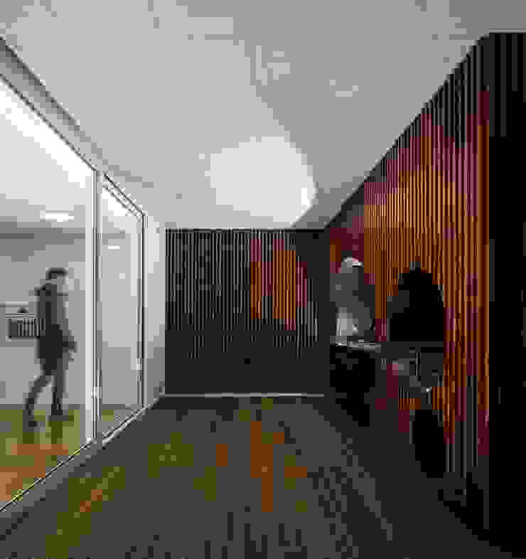 Contaminar Casal Claros Varandas, marquises e terraços modernos por CONTAMINAR Moderno