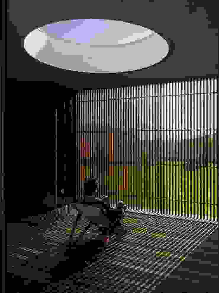 Contaminar Casal Claros Varandas, marquises e terraços modernos por CONTAMINAR Moderno