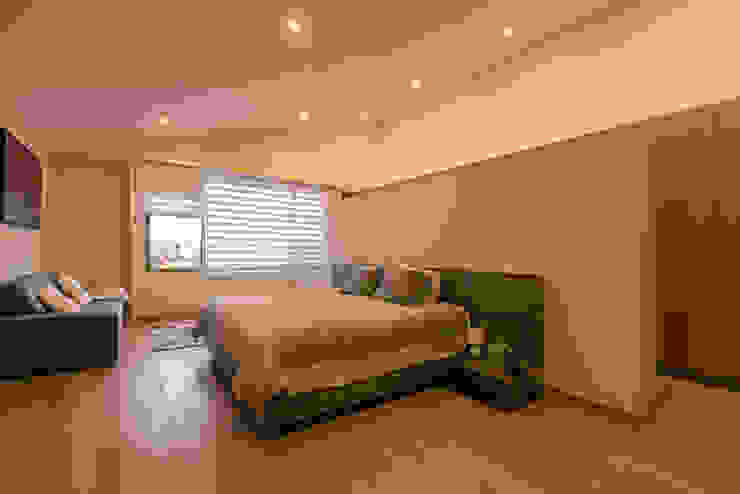 espacio NUEVE CERO UNO Modern style bedroom Wood Amber/Gold