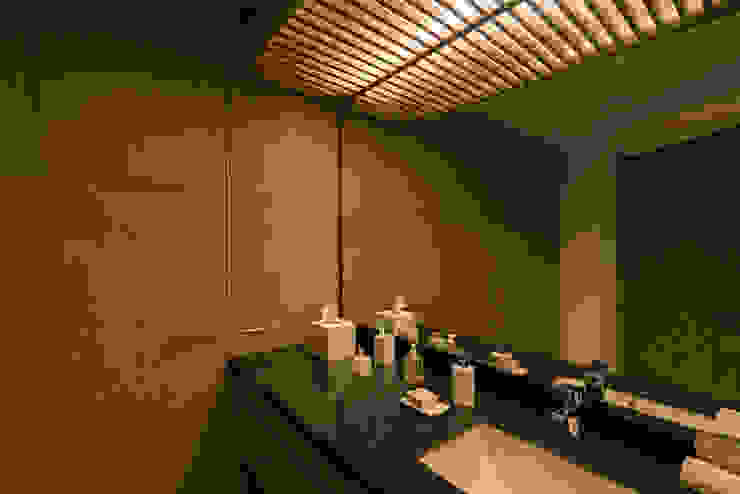 espacio NUEVE CERO UNO Modern bathroom Wood Amber/Gold