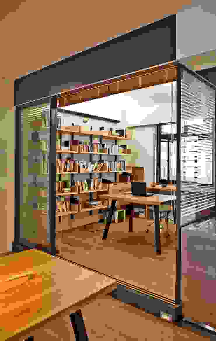 直方設計有限公司 مكتب عمل أو دراسة