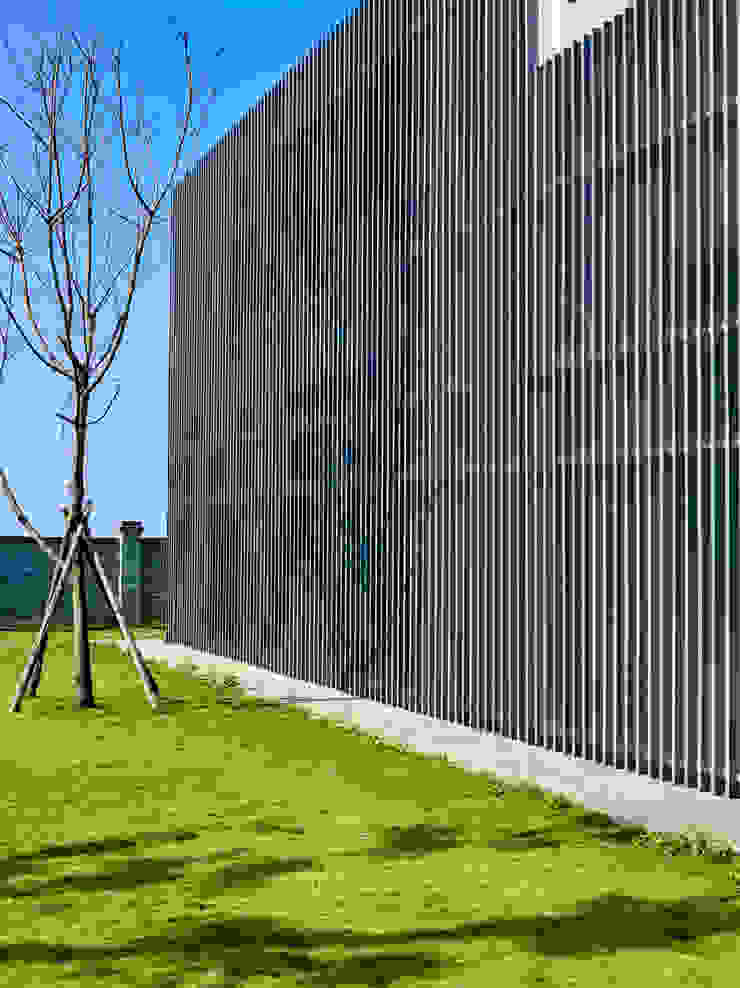 Glocal Architecture Office (G.A.O) 吳宗憲建築師事務所/安藤國際室內裝修工程有限公司 Nowoczesne domy