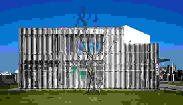 Glocal Architecture Office (G.A.O) 吳宗憲建築師事務所/安藤國際室內裝修工程有限公司 Nowoczesne domy