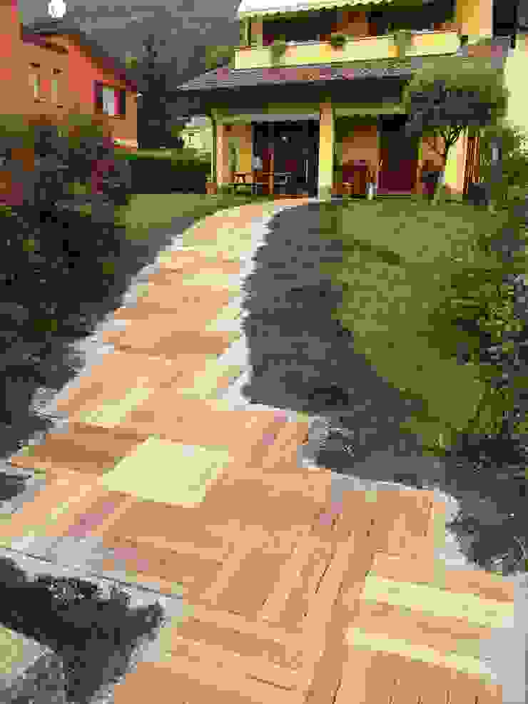 Sentiero con mattonelle da esterno in legno di Ipè ONLYWOOD Giardino in stile asiatico sentiero,vialetto,legno,ipé,mattonelle,quadrotte,pavimento da esterno,giardino,cortile