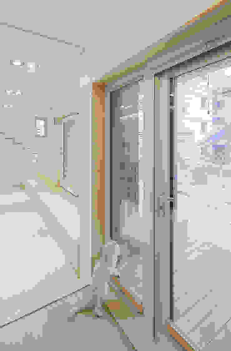 소하 건축사사무소 SoHAA Стены и пол в стиле модерн