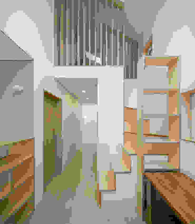 소하 건축사사무소 SoHAA Стены и пол в стиле модерн