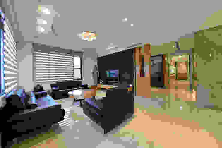 台中室內建築師|利程室內外裝飾 LICHENG Asiatische Wohnzimmer