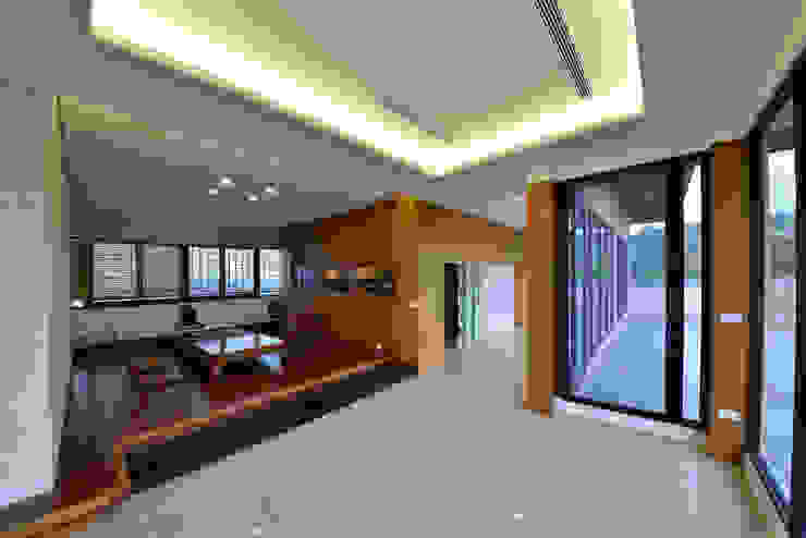 台中室內建築師|利程室內外裝飾 LICHENG Asiatische Arbeitszimmer