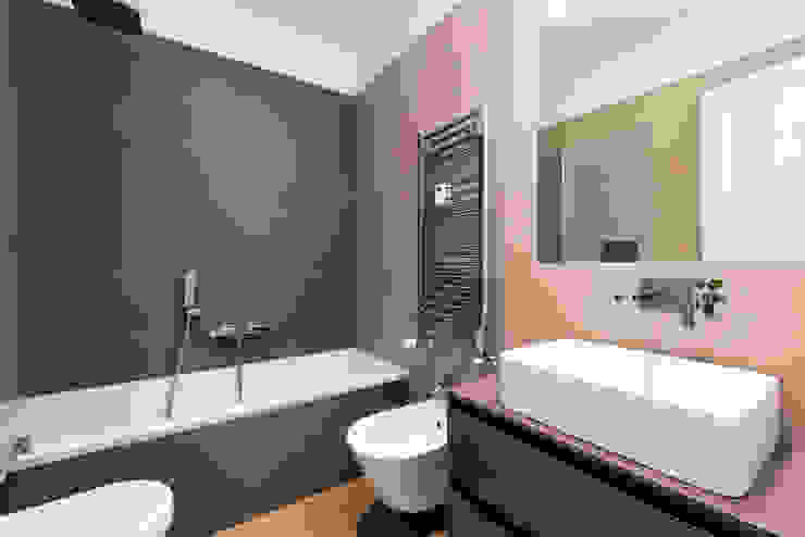 Vista del bagno in camera Archifacturing Bagno moderno Ceramica Marrone bagno,vasca,bagno con vasca,ceramiche,leonardo ceramiche,termoarredo