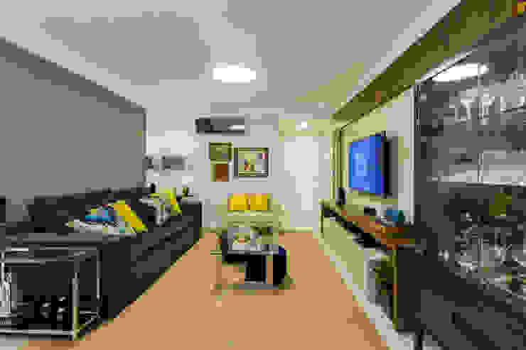 homify Salas de estar clássicas sofá confortável,sofá cinza