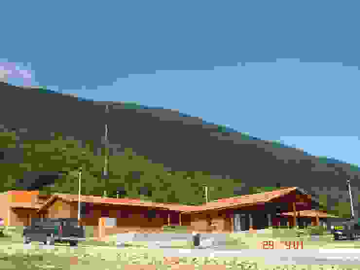 Casas y cabañas de Madera -GRUPO CONSTRUCTOR RIO DORADO (MRD-TADPYC) บ้านและที่อยู่อาศัย