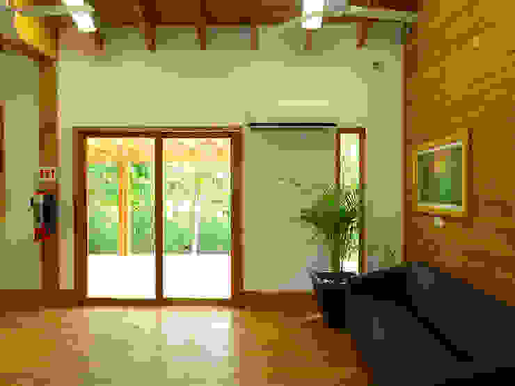 Casas y cabañas de Madera -GRUPO CONSTRUCTOR RIO DORADO (MRD-TADPYC) ห้องทำงาน/อ่านหนังสือ
