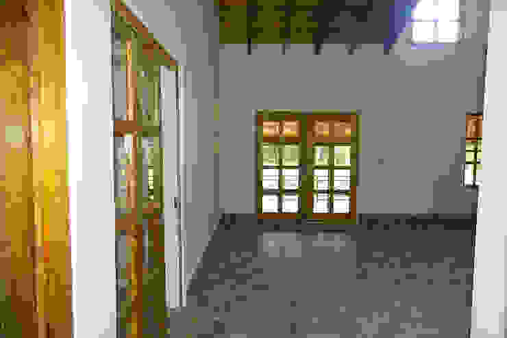 Casas y cabañas de Madera -GRUPO CONSTRUCTOR RIO DORADO (MRD-TADPYC) ห้องนั่งเล่น