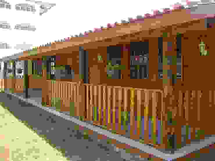 Casas y cabañas de Madera -GRUPO CONSTRUCTOR RIO DORADO (MRD-TADPYC) ห้องทำงาน/อ่านหนังสือ