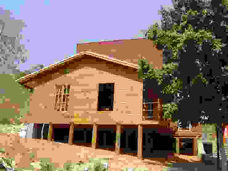 Casas y cabañas de Madera -GRUPO CONSTRUCTOR RIO DORADO (MRD-TADPYC) ห้องทำงาน/อ่านหนังสือ