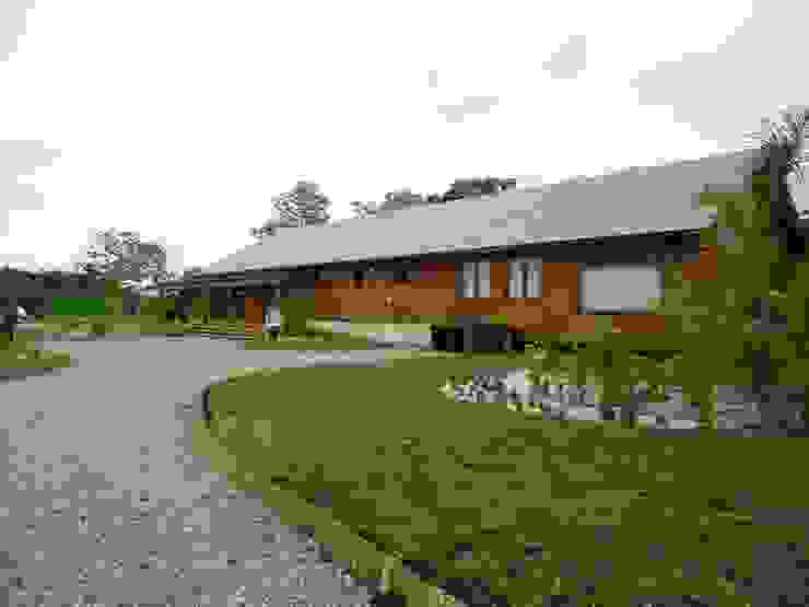 Casas y cabañas de Madera -GRUPO CONSTRUCTOR RIO DORADO (MRD-TADPYC) ห้องทำงาน/อ่านหนังสือ